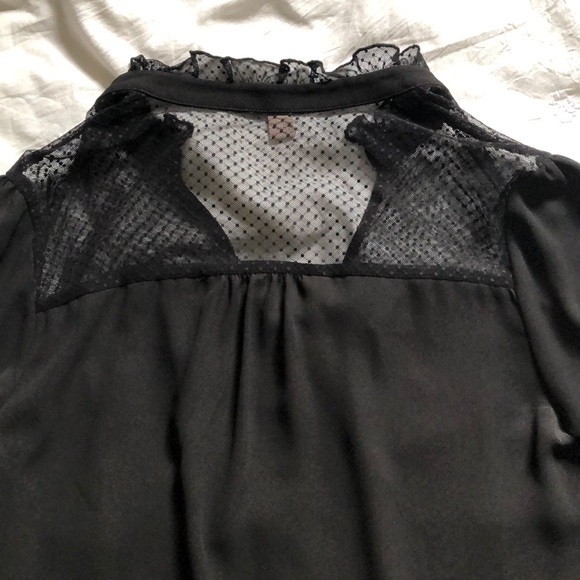🌟 Ruffle and Mesh Blouse with Contrast Buttons - Picture 4 of 4